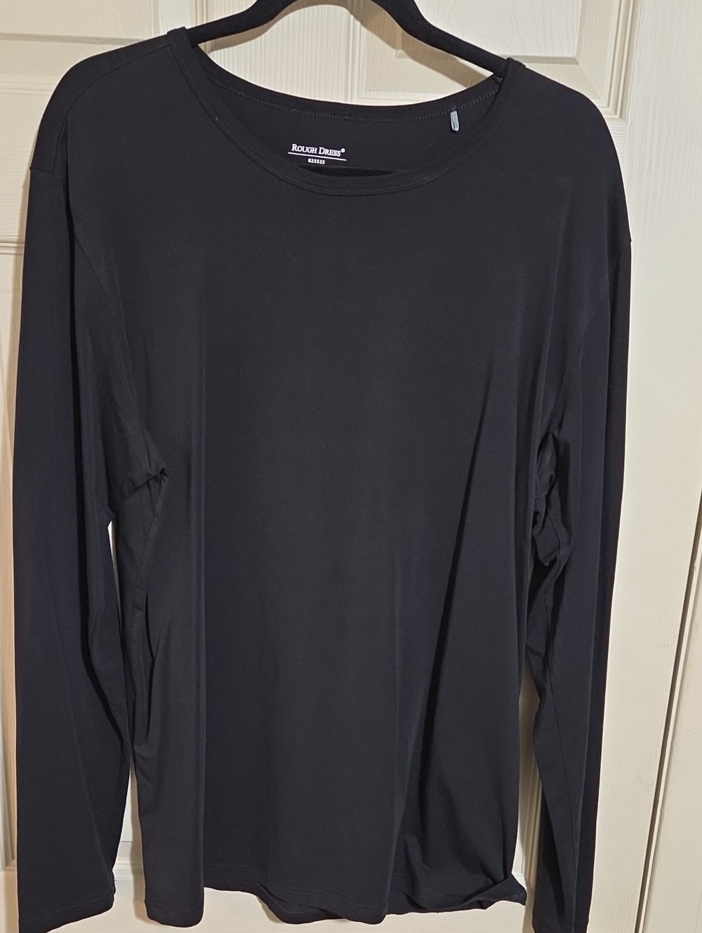 Men’s Black Long-Sleeve Crewneck Shirt